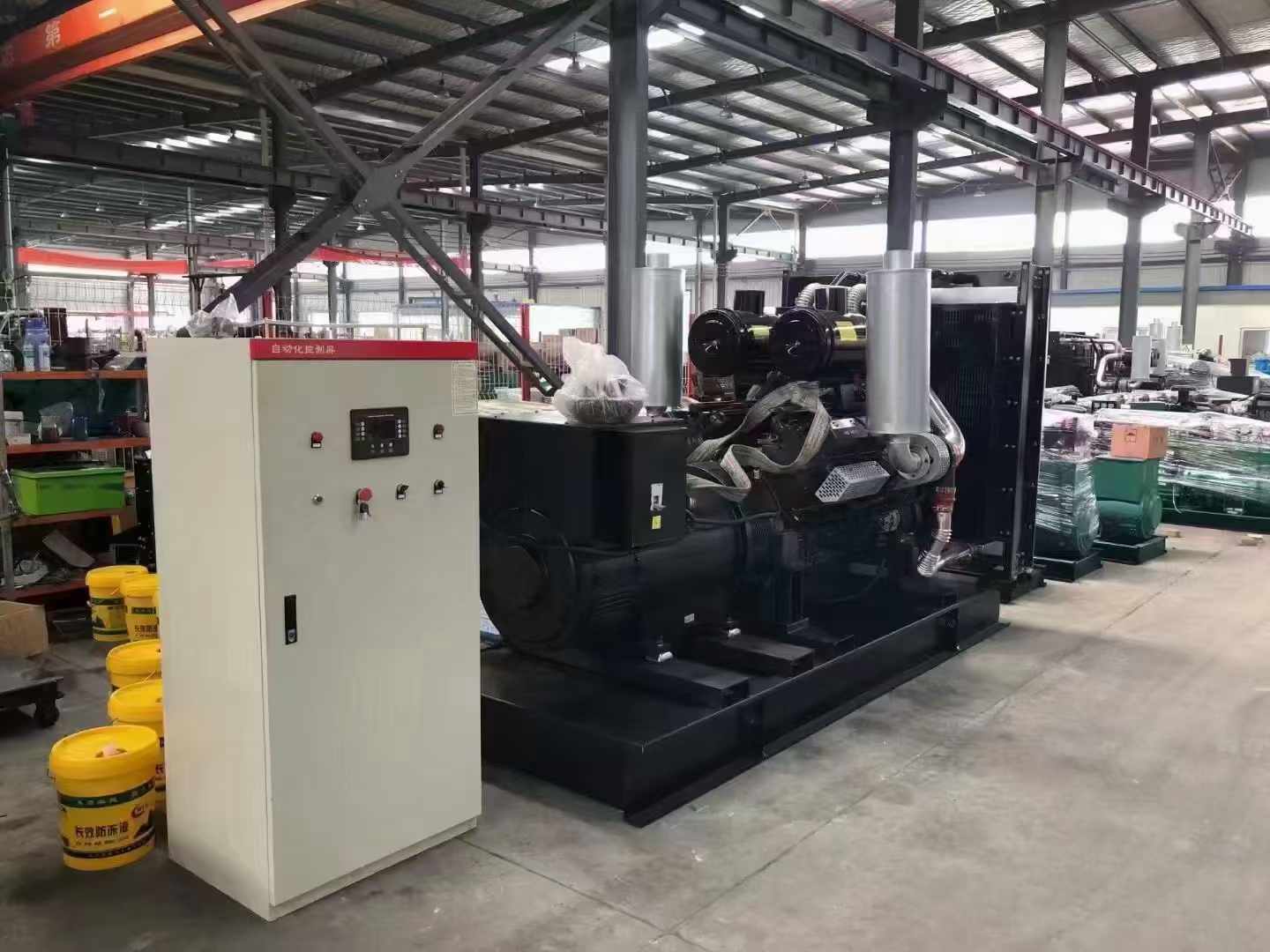 可克达拉柴油发电机组负载测试时，若出现异常运行状态应如何处理？